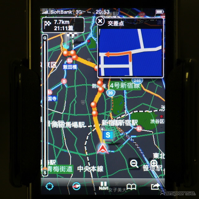交差点地図拡大表示もするので、どのような分岐や交差点になっているのかも分かる