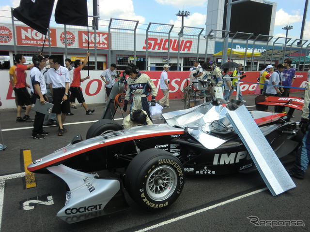 予選2位、松田次生のマシン。