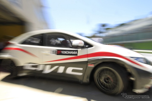 イタリアでシェイクダウンテストを終えたホンダ シビック WTCC