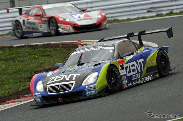 現在ドライバーランキングトップの「ZENT CERUMO SC430」立川祐路/平手晃平組