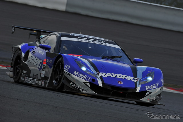 現在38ポイントの「RAYBRIG HSV-010」伊沢拓也/山本尚貴組