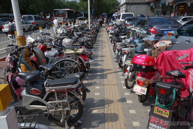今や電動バイクだらけな北京市内