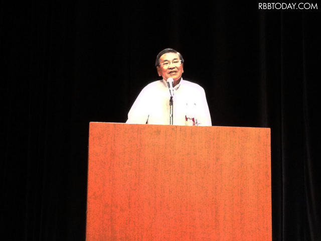 「電脳メガネサミット」開催にあたり挨拶される鯖江市長・牧野百男氏