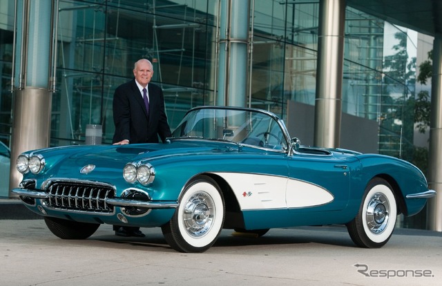 GMのダン・アカーソン会長兼CEOと愛車の1958年式コルベット