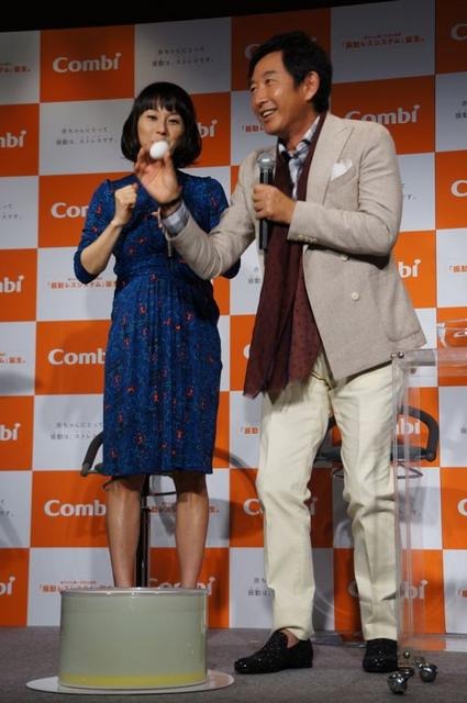 エッグショックの衝撃吸収力に驚く夫妻