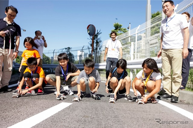 スーパーハイブリッドカーになるまえの、ゴム＆太陽光ハイブリッドカー、走行準備