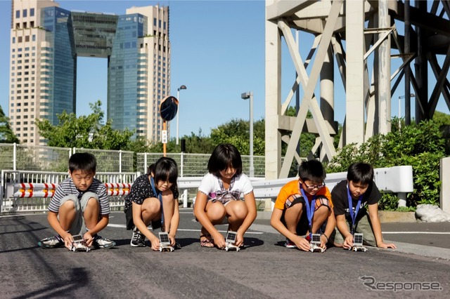 スーパーハイブリッドカー、いよいよ走行！