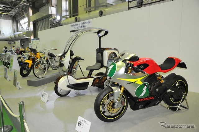 東京モーターショー2011に出展されたメーカー3社のコンセプトモデルも展示された
