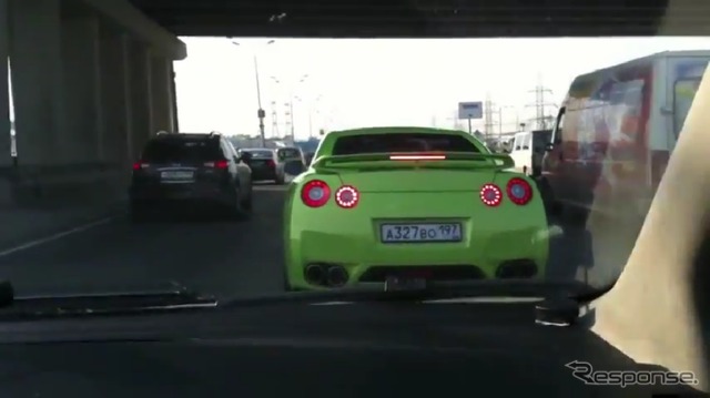 ロシア警察と日産GT-Rのカーチェイス