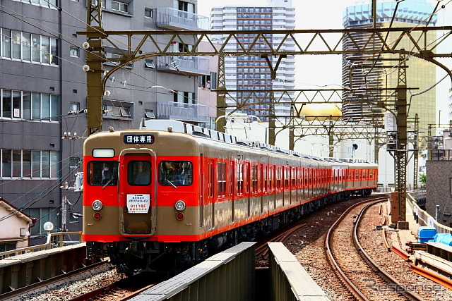 とうきょうスカイツリーから浅草へ回送される8111編成