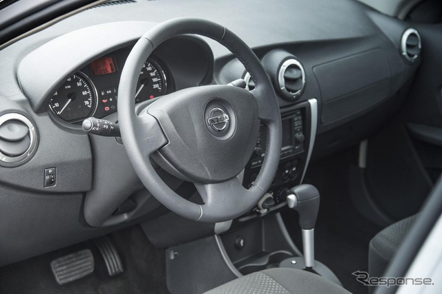 新型日産 アルメーラ