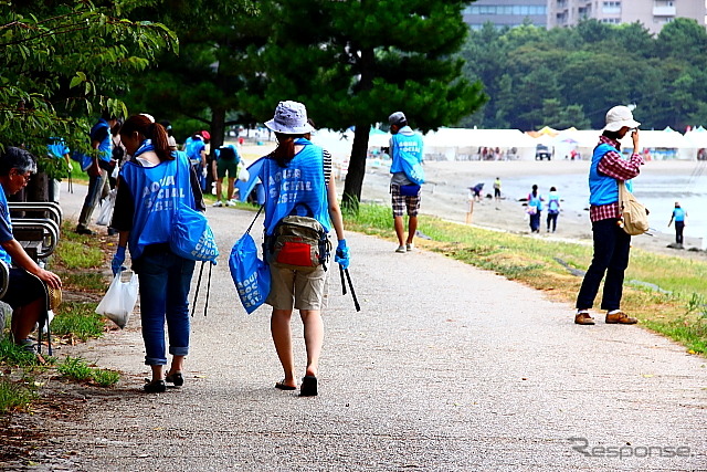 お台場海浜公園で行われた大規模清掃活動のようす