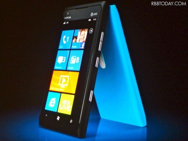 現行の「Windows Phone Lumia 900」