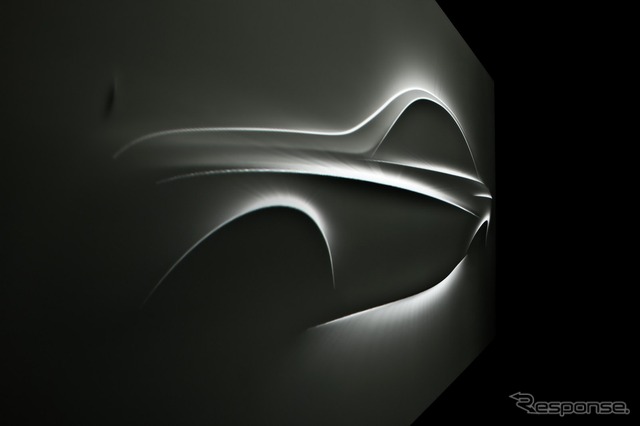 メルセデスベンツ次期 Sクラスを示唆した彫刻作品、「Aesthetics S」(Sの美学)