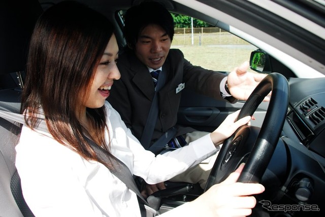 エコドライブの啓蒙をおこなう自動車教習所ファインモータースクールで、「楽エコ講習」の無料受講キャンペーンを実施する