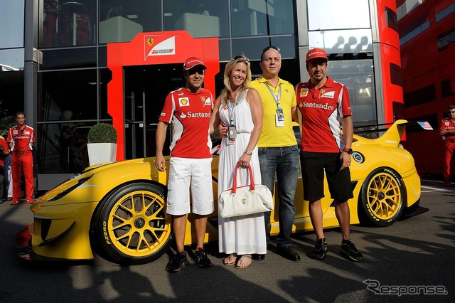 グーグル(Google)のベンジャミン・スロス副社長に引き渡されたフェラーリ599 XX EVO