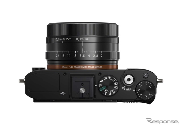 RX1のトップ。モード切替ダイヤル、露出補正ダイヤルが見える