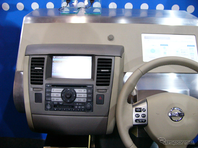 【CEATEC JAPAN 2004】日産＝ドコモ提携「送っとケータイ」サービス