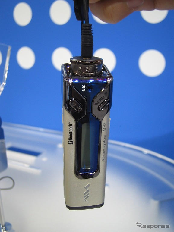 【CEATEC JAPAN2004】Bluetoothで電話ができる! ソニーMP3プレーヤー年内発売へ