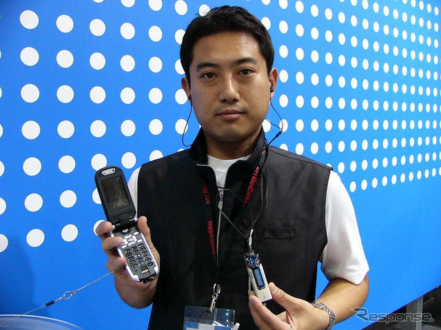 【CEATEC JAPAN2004】Bluetoothで電話ができる! ソニーMP3プレーヤー年内発売へ