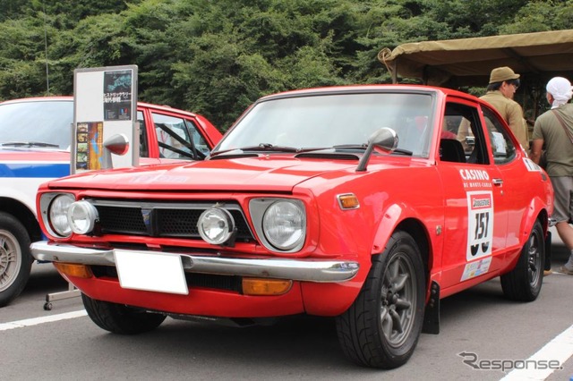 86の先祖ともいえるトヨタ・スプリンタートレノ(TE27型)。この参加車は東京大学と関東工業自動車大学校の学生による、海外のラリーに参戦するプロジェクトのためにラリー仕様に仕立てられたモデルである。