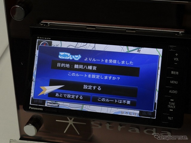アプリで目的地を探し、Bluetooth経由でナビ本体に送信可能。