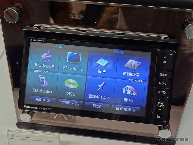画面はマルチタッチ対応に。スマートフォンと同様の操作感覚は他にはない魅力。