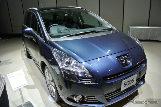 プジョー5008（英国仕様）