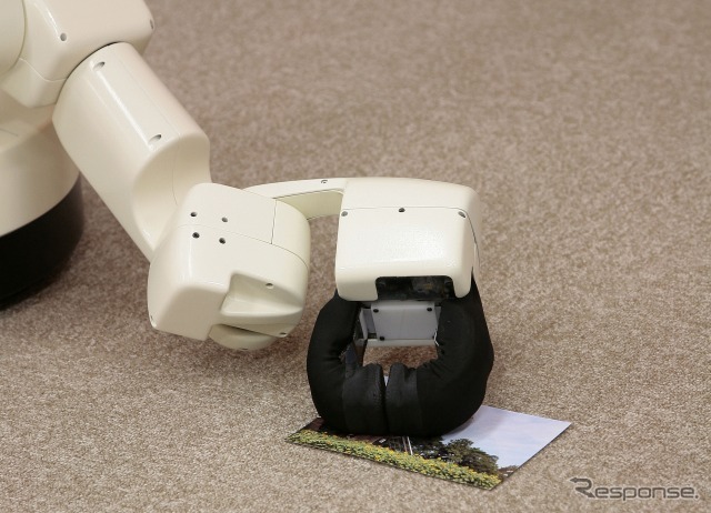 トヨタ自動車が開発した生活支援ロボット(HSR)
