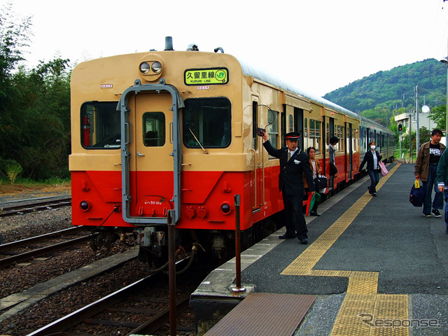 久留里駅に停車するキハ30
