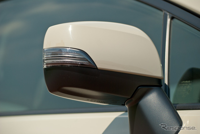 スバル•XV「2.0i-L EyeSight」、ボディカラー:デザートカーキ