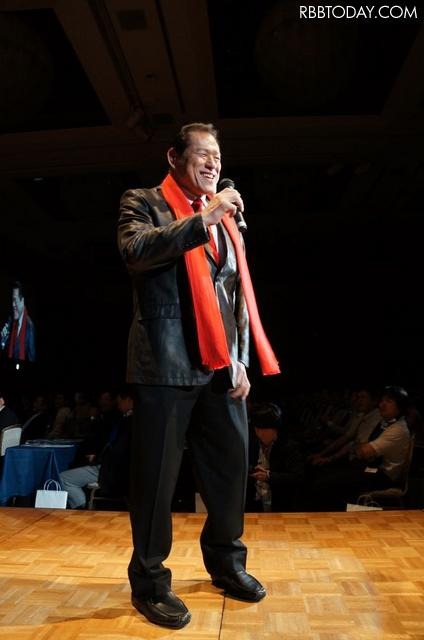 猪木氏登場に、会場からは歓声も