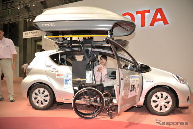フレンドマチック取付用専用車 タイプIV ウェエルキャリーを装備したトヨタ アクア