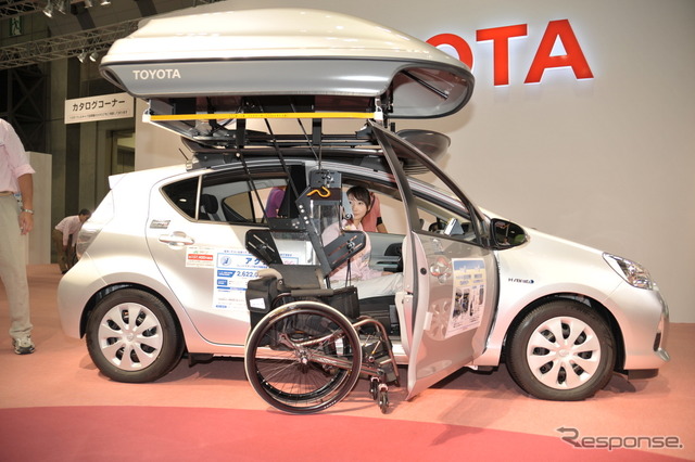 フレンドマチック取付用専用車 タイプIV ウェエルキャリーを装備したトヨタ アクア