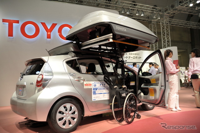 フレンドマチック取付用専用車 タイプIV ウェエルキャリーを装備したトヨタ アクア