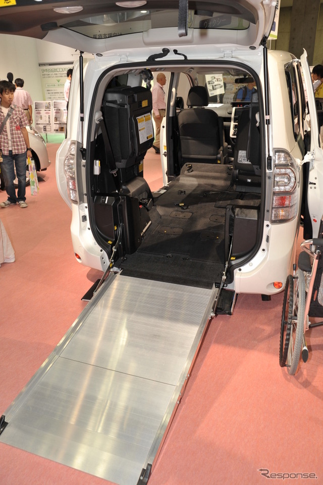 ノア 車いす仕様車(スロープタイプ) タイプII サードシート付