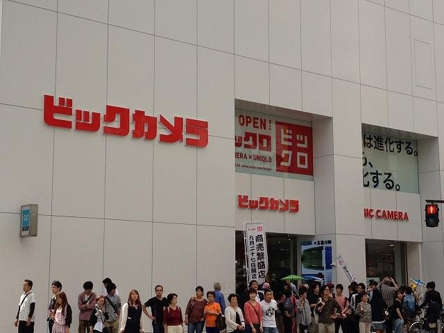 新宿はどんちゃん騒ぎ!ビックカメラ×ユニクロ=「ビックロ」本日開店