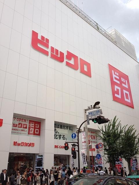 新宿はどんちゃん騒ぎ!ビックカメラ×ユニクロ=「ビックロ」本日開店