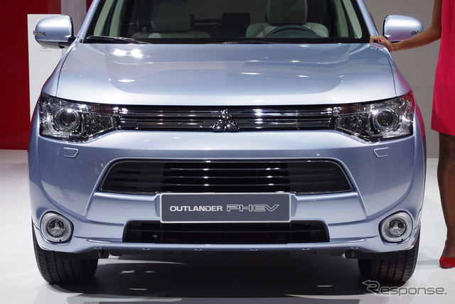 三菱 アウトランダーPHEV（パリモーターショー12）