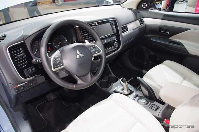 三菱 アウトランダーPHEV(パリモーターショー12)