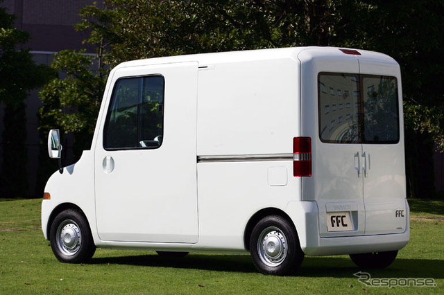 【東京モーターショー04】ダイハツFFC…FF軽自動車カーゴ