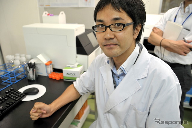 ブリヂストン 天然ゴム実験棟でゲノム解析を行なっていた稲見圭悟氏