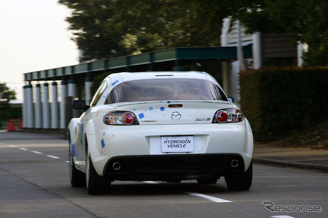 【東京モーターショー04】マツダ RX-8、開発が進む水素ロータリー