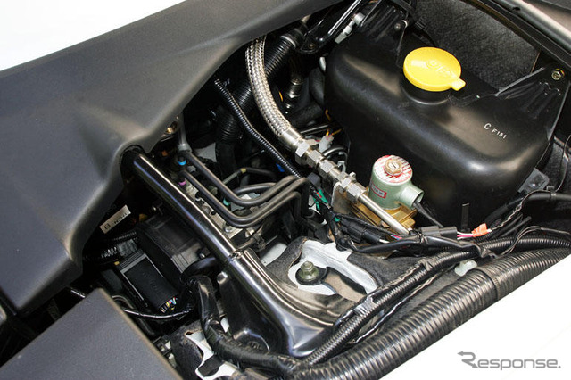 【東京モーターショー04】マツダ RX-8、開発が進む水素ロータリー