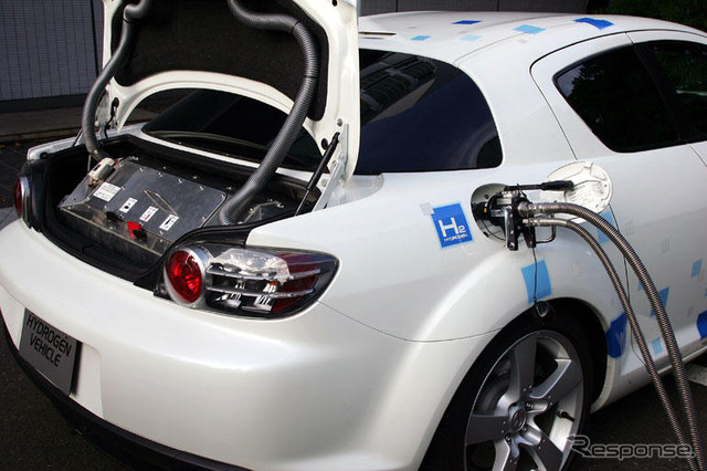 【東京モーターショー04】マツダ RX-8、開発が進む水素ロータリー