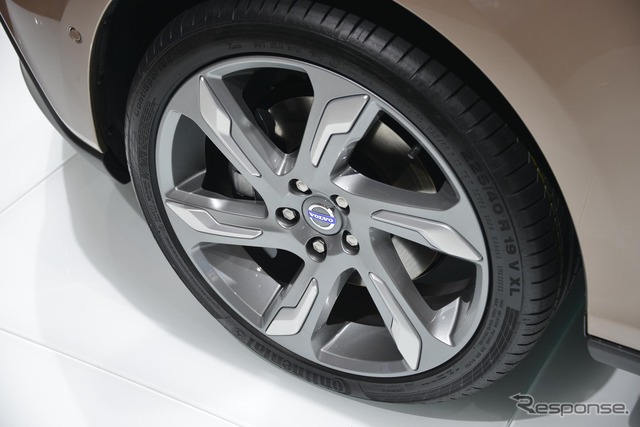 ボルボ V40 クロスカントリー(パリモーターショー12)