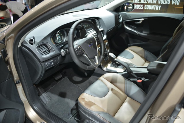ボルボ V40 クロスカントリー(パリモーターショー12)