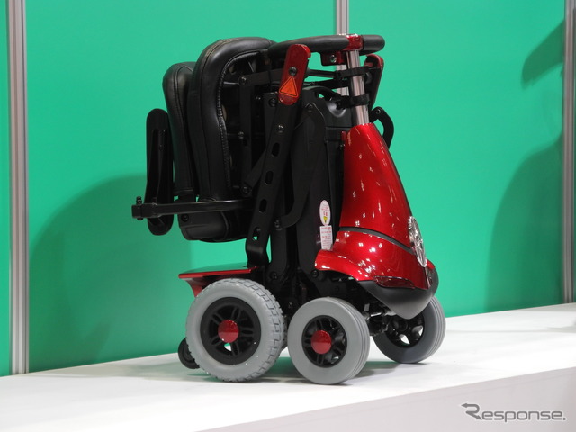 福祉機器展12　ウエルファン　折りたためる電動車いす