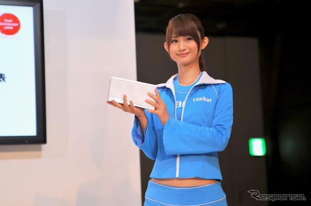 クラリオン、太陽光充電機能搭載ポータブルフルデジタルスピーカー「ZP1」