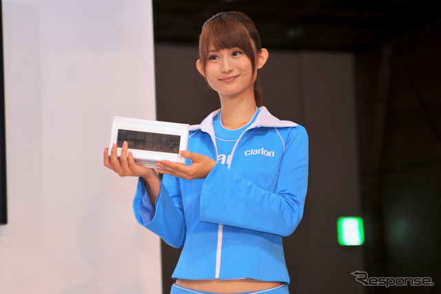 クラリオン、太陽光充電機能搭載ポータブルフルデジタルスピーカー「ZP1」